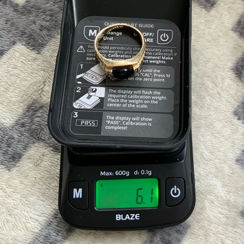10k Gold and Onyx Ring - Picture 6 of 6